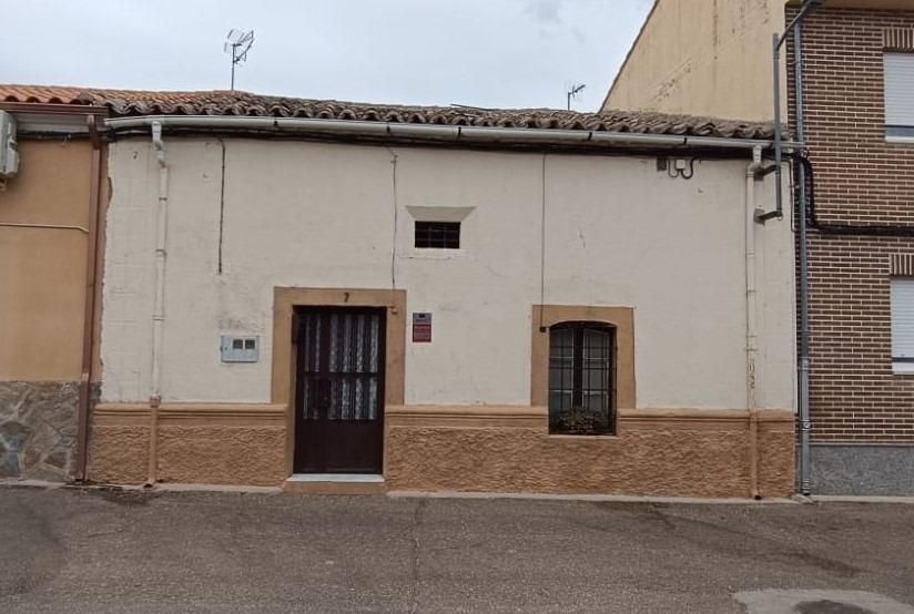 Vista exterior de Casa adosada en venda en Madridanos amb Calefacció, Terrassa i Traster