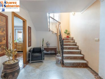 Casa con balcón en venta en Calle del Campo Santo