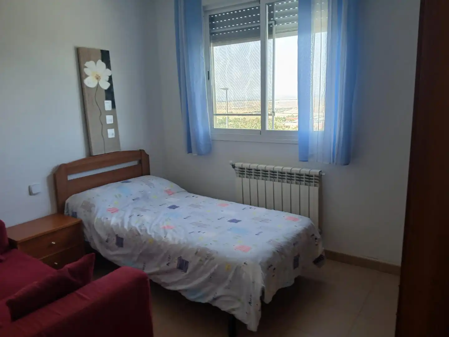 Habitación de Casa adosada en venta en Cáceres con Calefacción, Terraza y Balcón