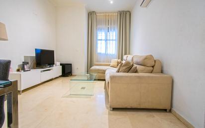 Living room of Flat for sale in  Sevilla Capital  with Air Conditioner