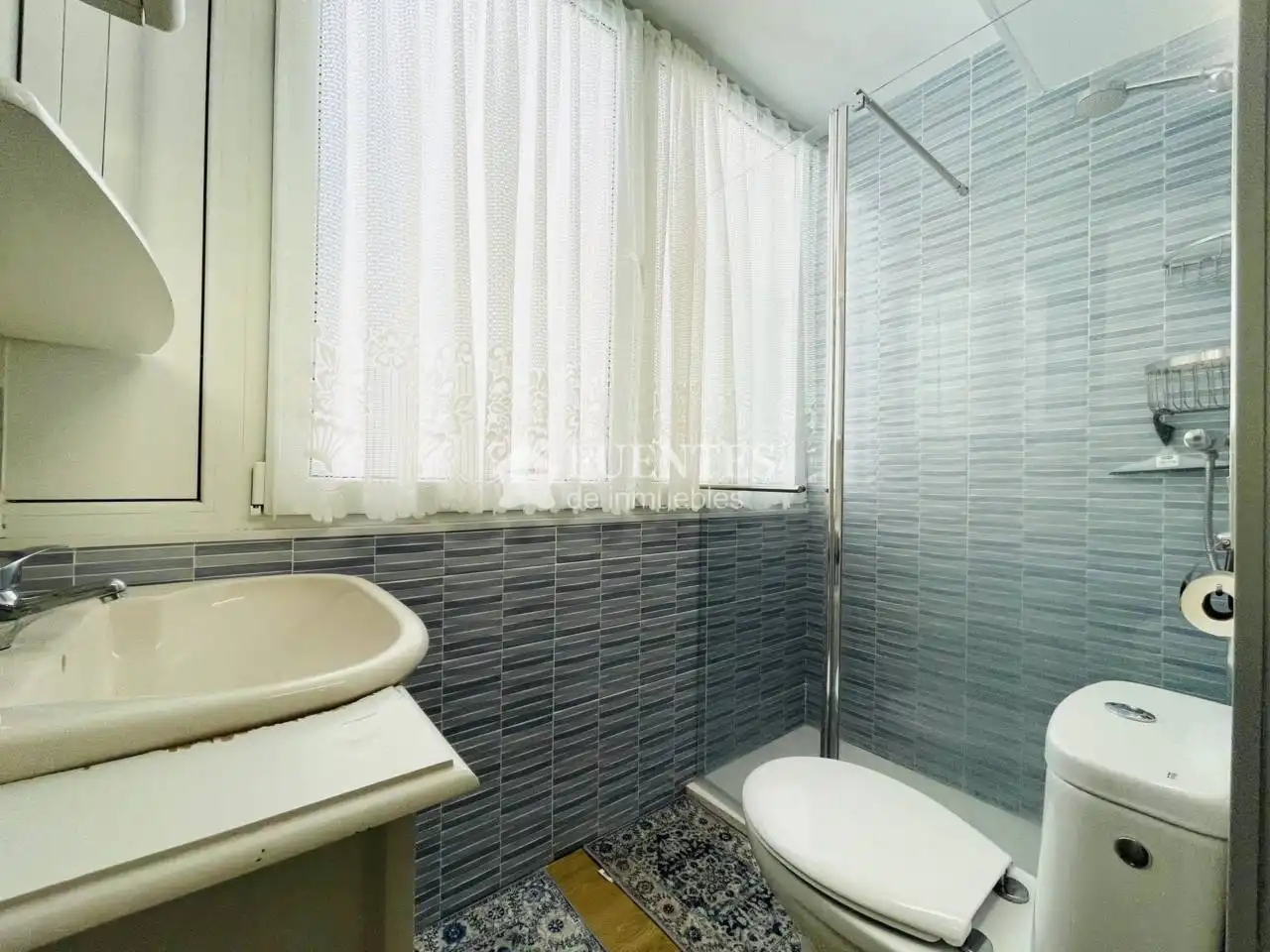 Baño de Piso en venta en Alicante / Alacant con Aire acondicionado, Calefacción y Terraza