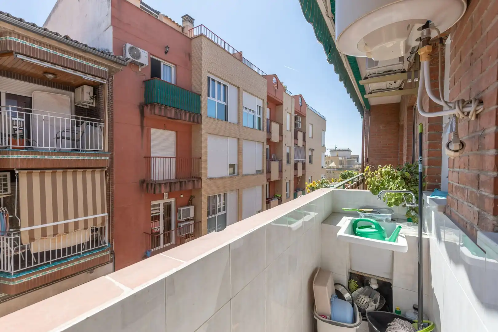 Vista exterior de Pis en venda en Albolote amb Aire condicionat