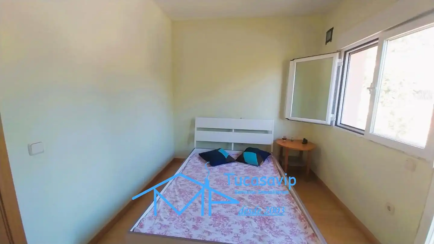 Dormitori de Casa o xalet en venda en El Tiemblo  amb Jardí privat i Terrassa