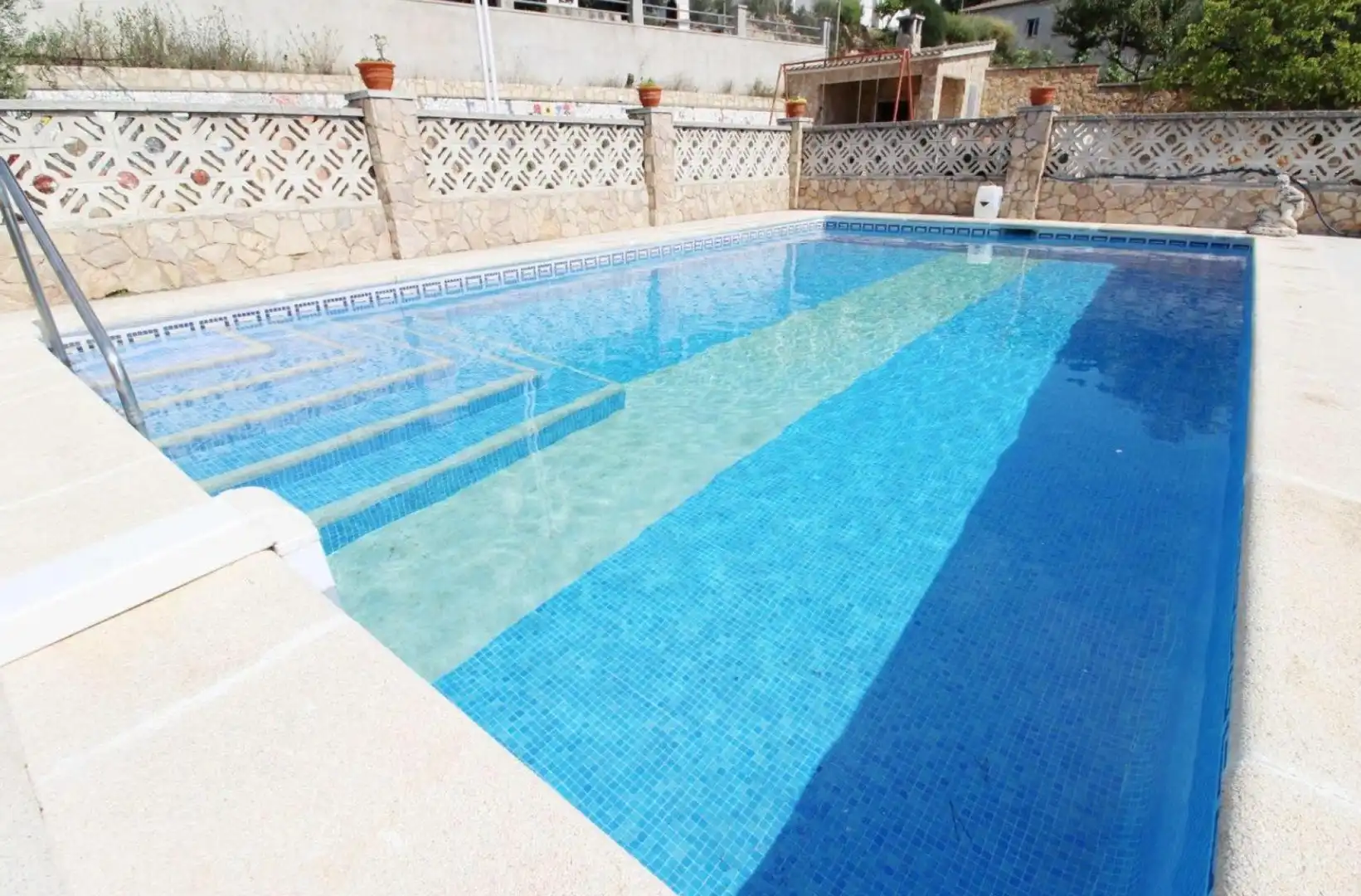 Casa amb piscina en venda a Aiguaviva Parc