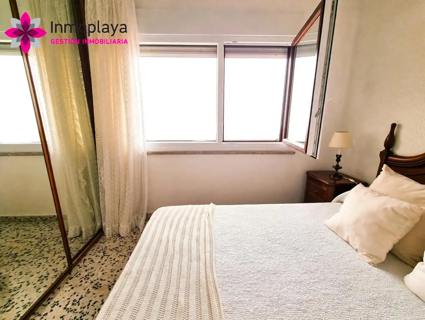 Schlafzimmer von Dachboden zum Verkauf in Noja mit Terrasse und Möbliert