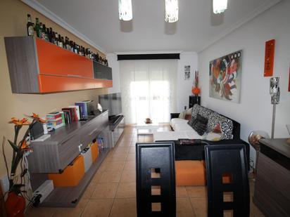 Sala d'estar de Casa adosada en venda en Argamasilla de Calatrava amb Aire condicionat, Calefacció i Jardí privat