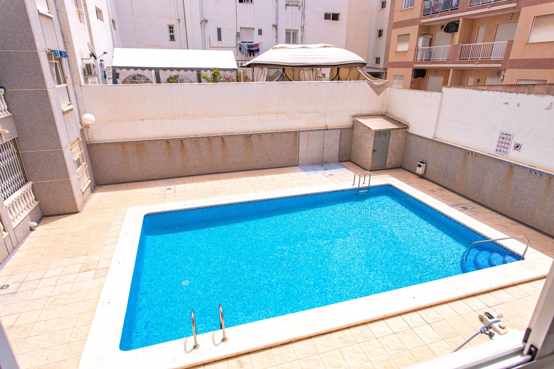 Piscina de Estudi en venda en Torrevieja amb Terrassa i Piscina comunitària