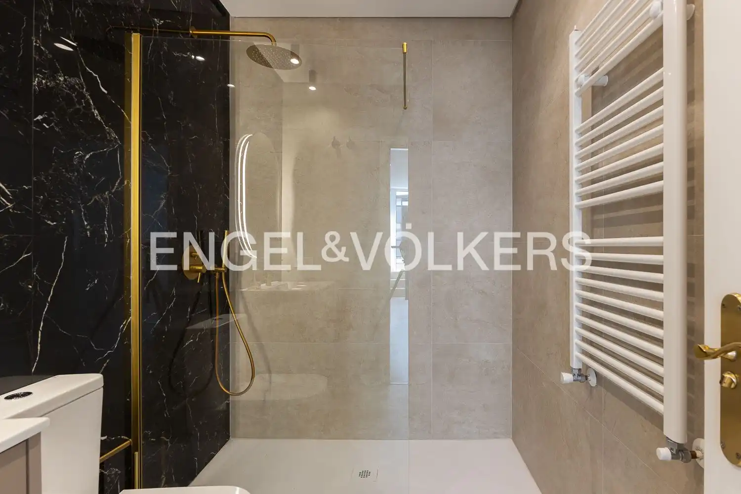 Bathroom of Attic for rent in Valencia  with Air Conditioner, Heating and Terrace