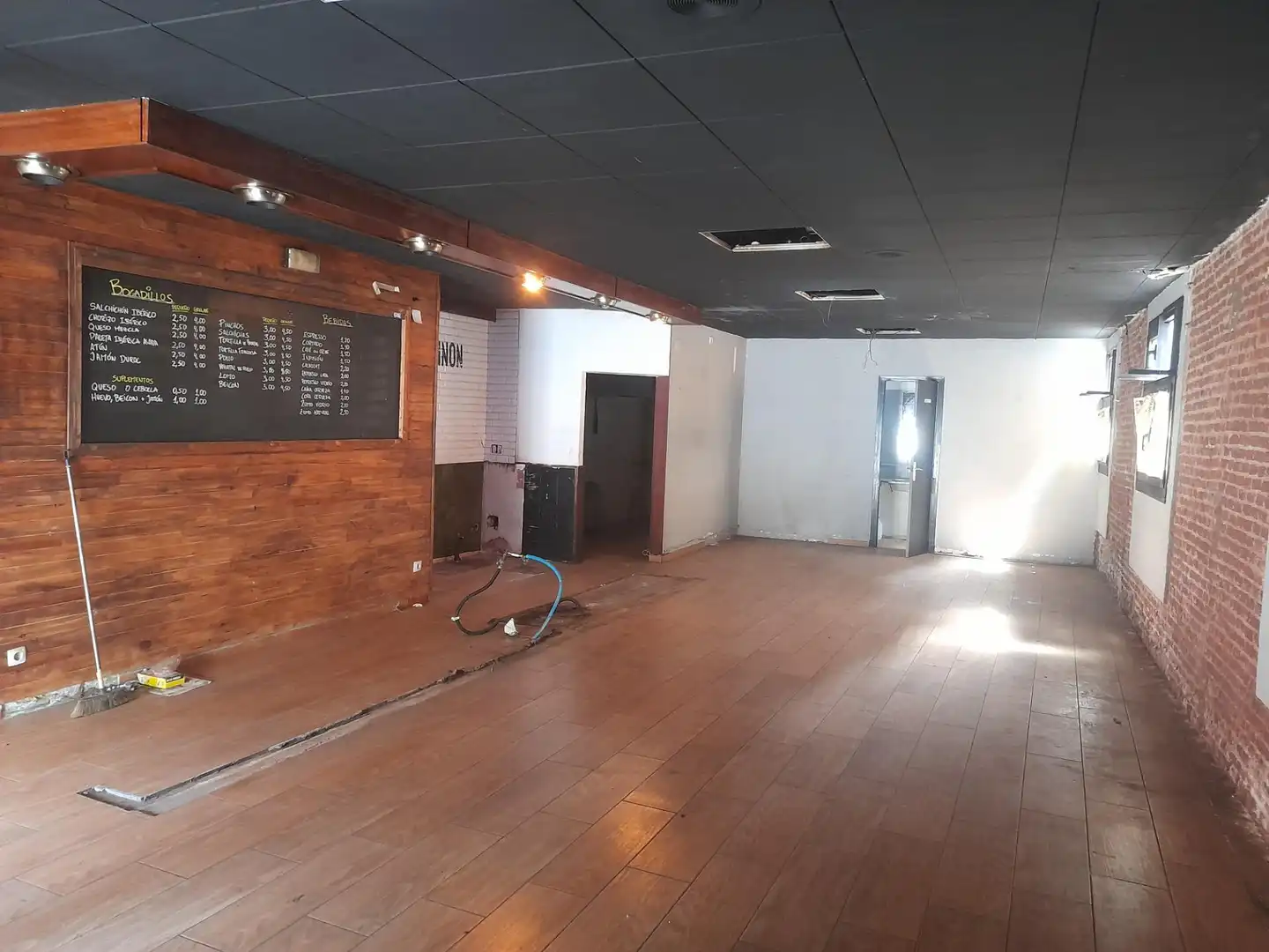 Local comercial de lloguer a Eixample