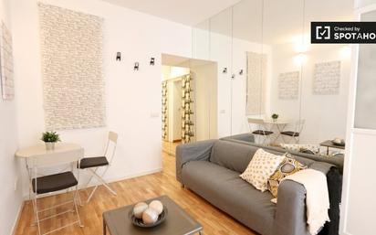 Living room of Flat to rent in  Madrid Capital  with Air Conditioner, Heating and Furnished