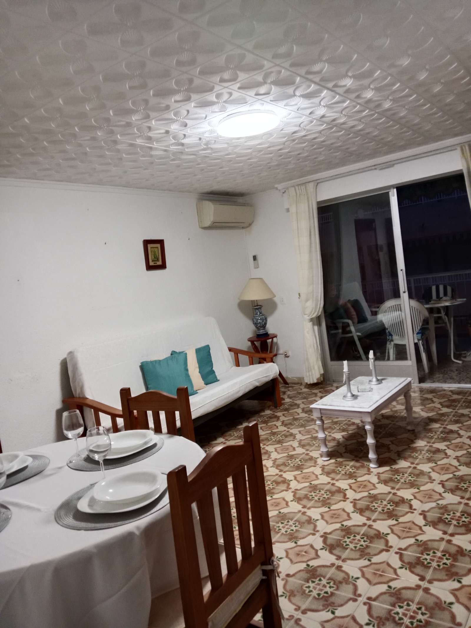 Living room of Apartment to share in Guardamar del Segura  with Air Conditioner and Terrace