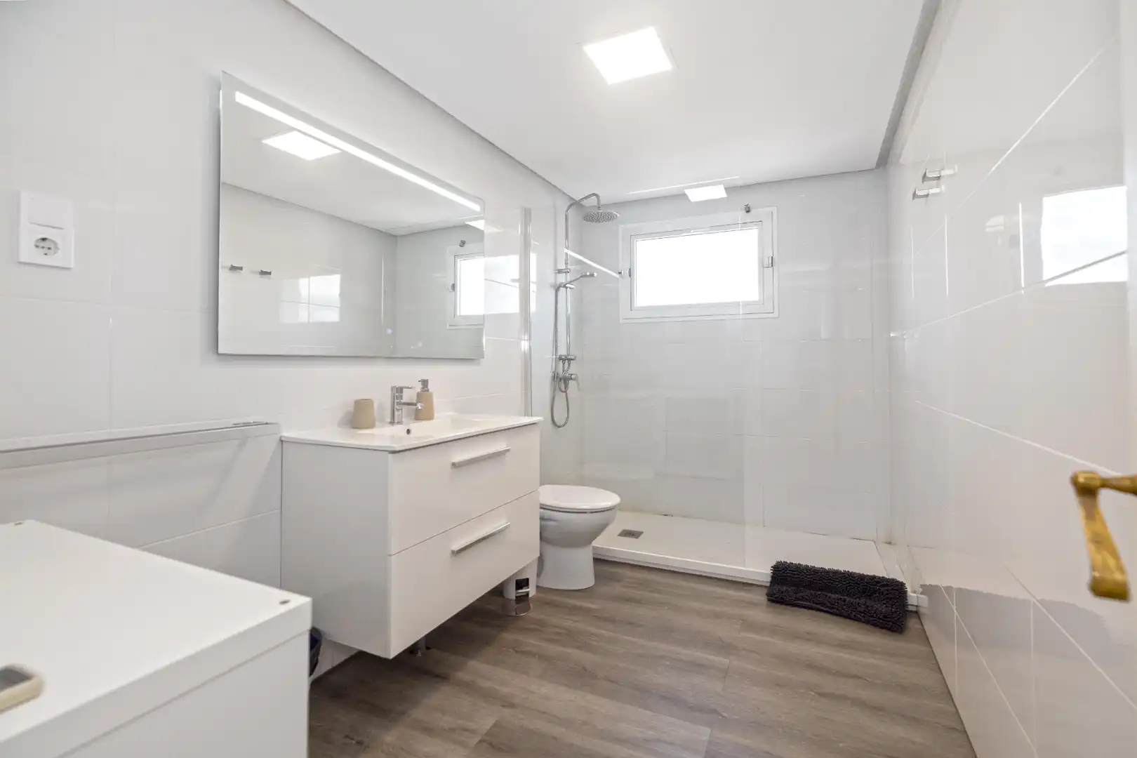 Baño de Piso en venta en Málaga con Aire acondicionado, Calefacción y Terraza