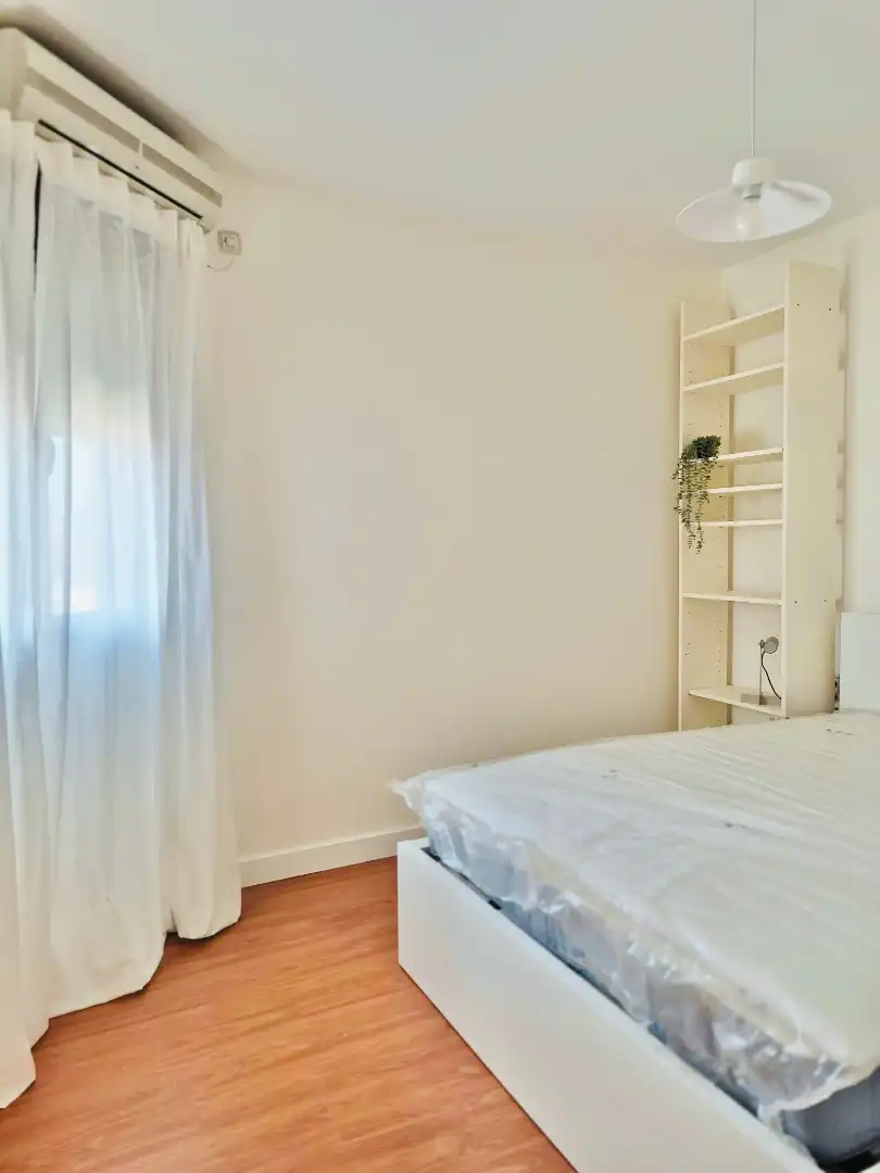 Schlafzimmer von Wohnungen zur Miete in Granada mit Klimaanlage, Heizung und Parkett