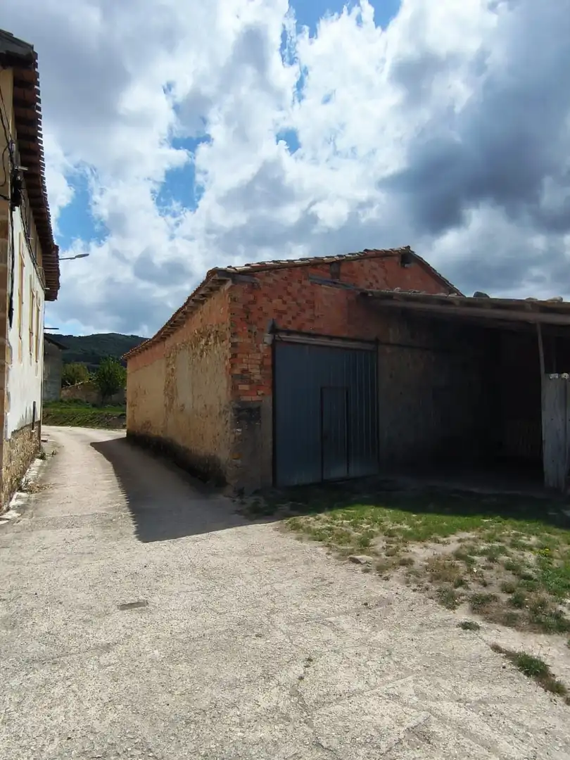Vista exterior de Finca rústica en venta en Medina de Pomar con Calefacción, Jardín privado y Amueblado