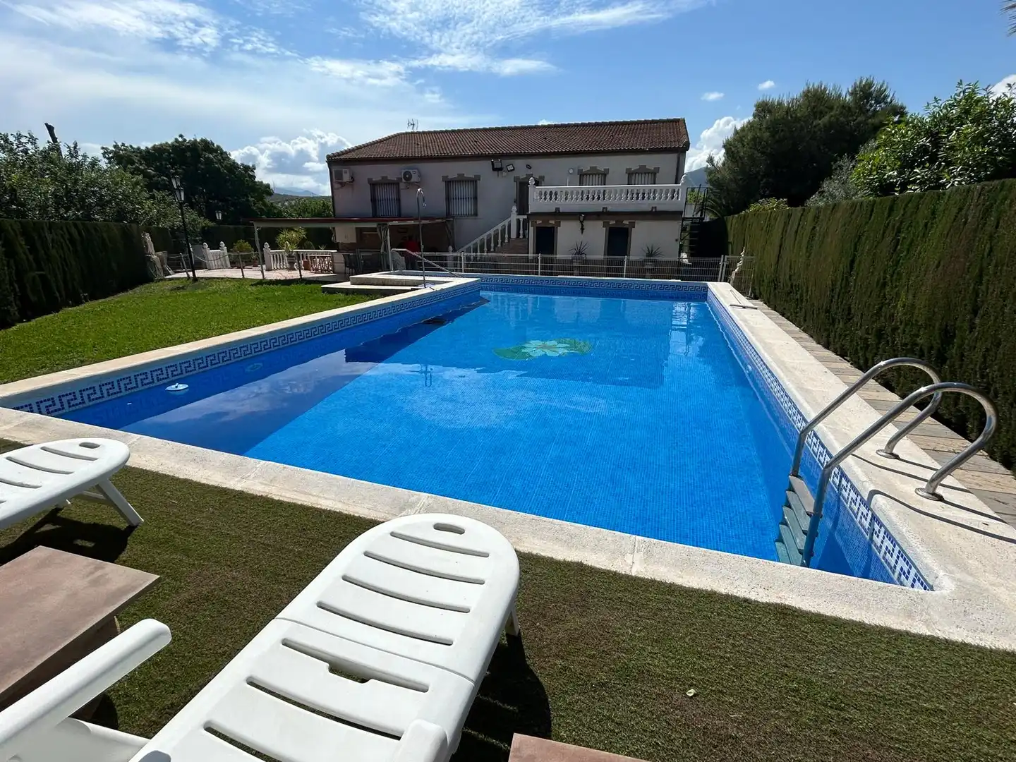 Piscina de Casa o chalet en venta en Jaén con Aire acondicionado, Calefacción y Jardín privado