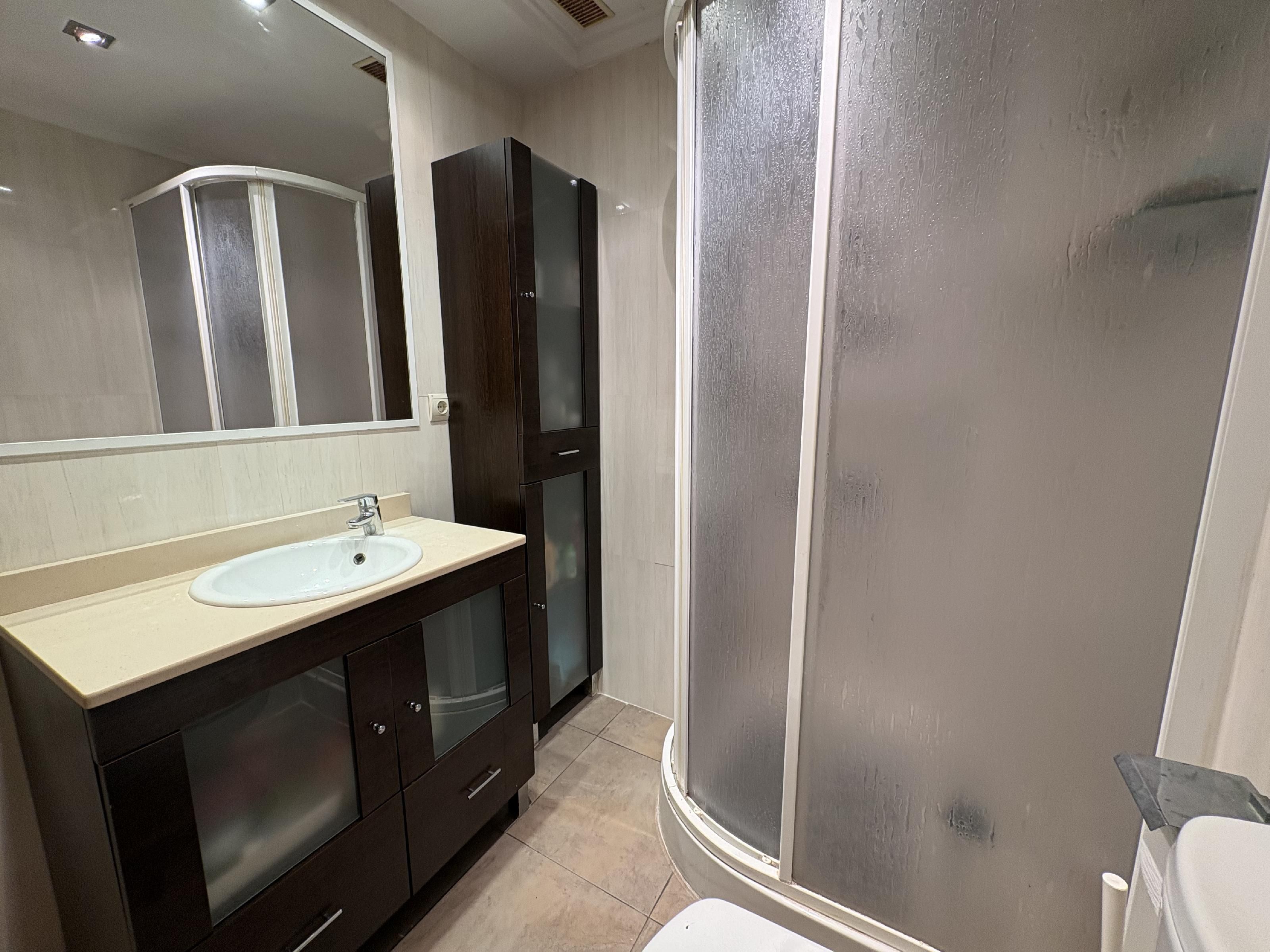 Bathroom of Flat for sale in  Valencia Capital  with Air Conditioner