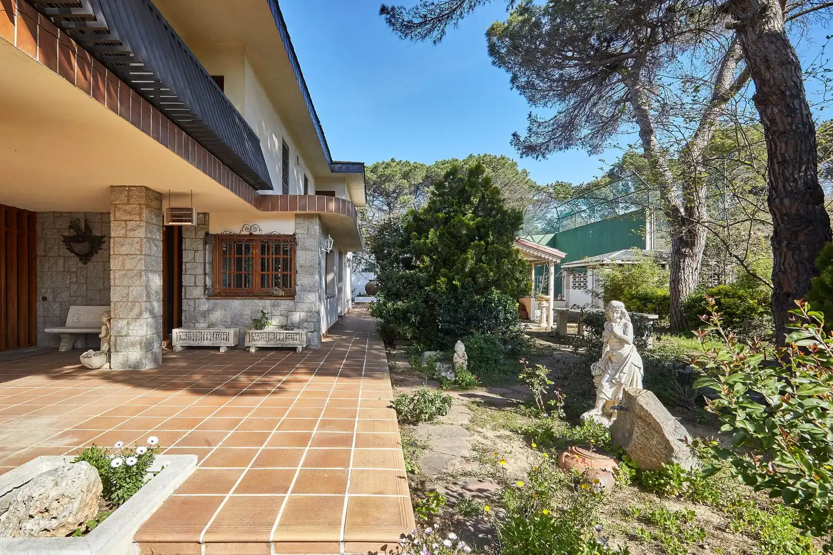 Vista exterior de Casa o chalet en venta en Sant Fost de Campsentelles con Calefacción, Jardín privado y Terraza