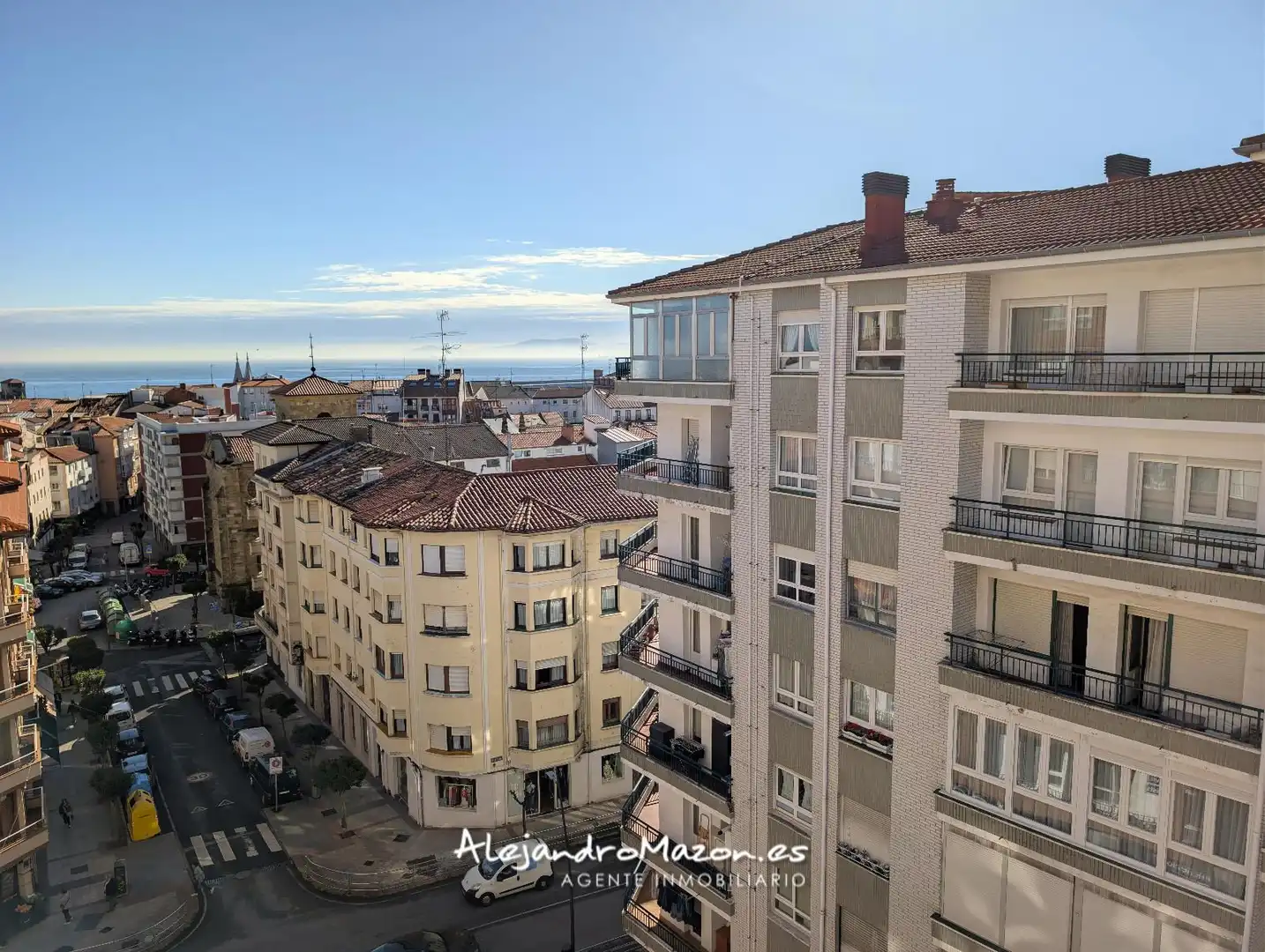 Vista exterior de Pis en venda en Castro-Urdiales amb Calefacció, Parquet i Terrassa