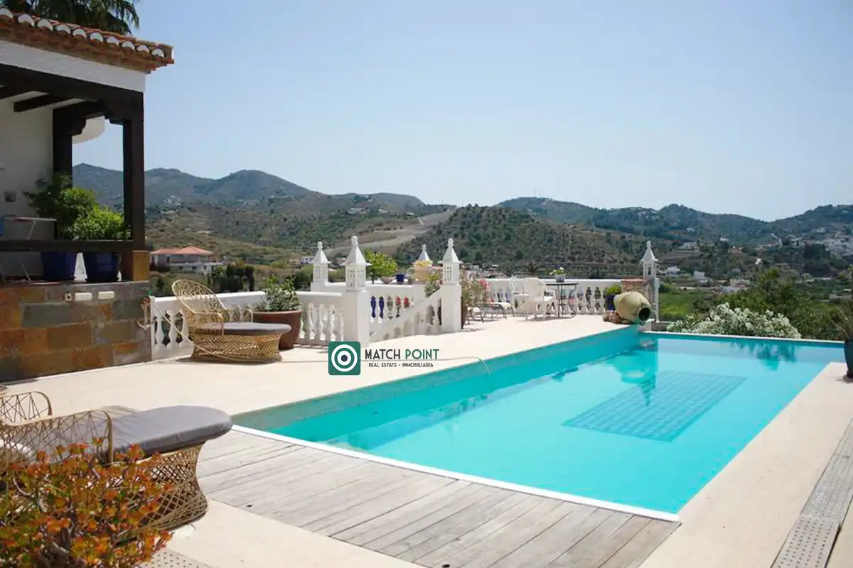 Piscina de Casa o xalet en venda en Almuñécar amb Moblat