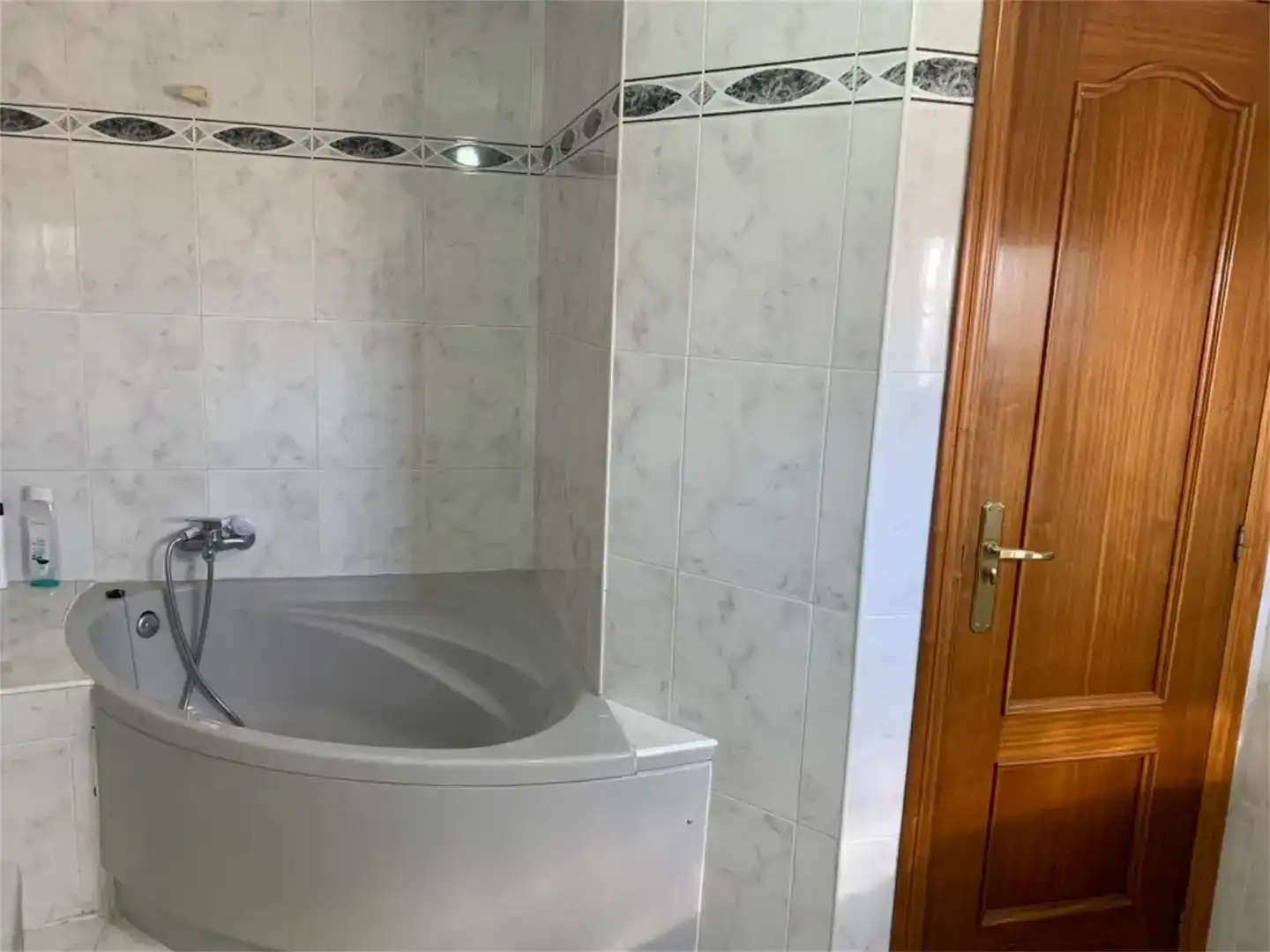 Baño de Piso en venta en Villaquejida con Trastero, Amueblado y Balcón