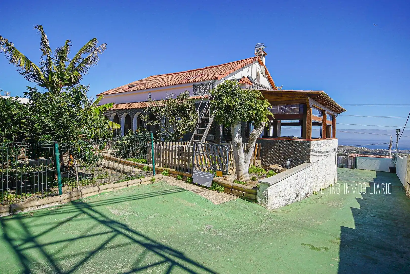 Vista exterior de Casa o xalet en venda en Telde amb Jardí privat, Terrassa i Traster