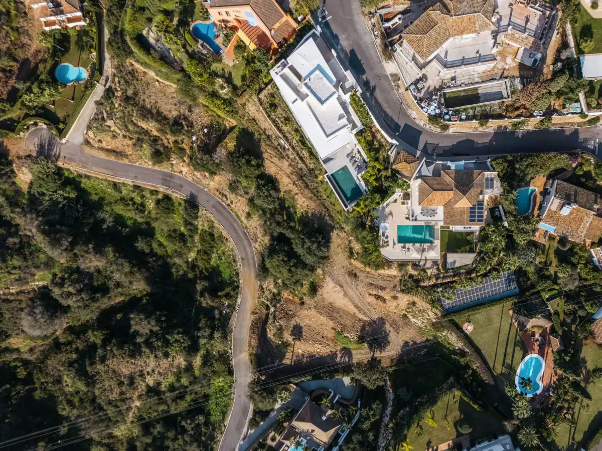 Vista exterior de Casa o xalet en venda en Marbella amb Aire condicionat, Jardí privat i Terrassa