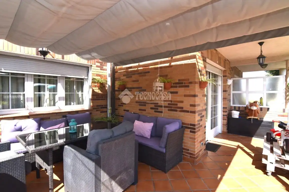 Terraza de Casa adosada en venta en Villaviciosa de Odón con Aire acondicionado, Calefacción y Piscina