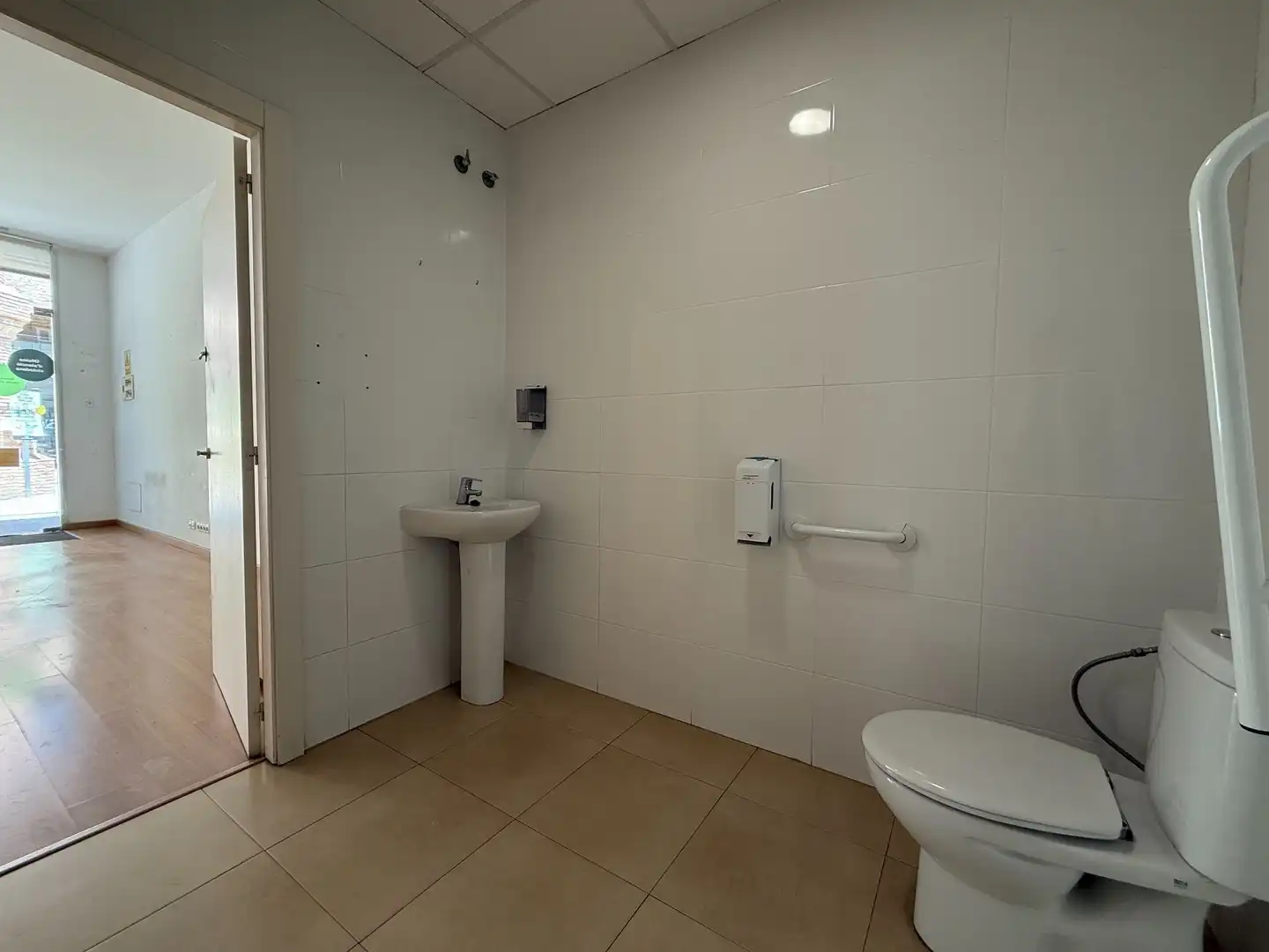 Baño de Local de alquiler en Igualada con Aire acondicionado