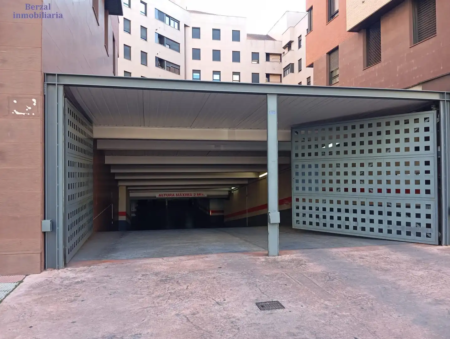 Aparcament de Garatge en venda en  Logroño