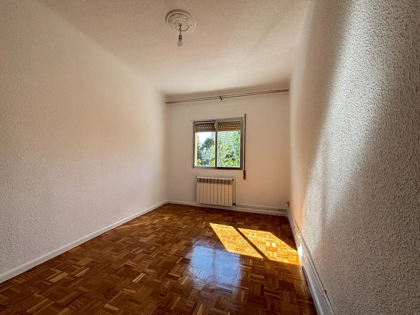 Bedroom of Flat for rent in Madrid  with Heating, Terrace and Alarm