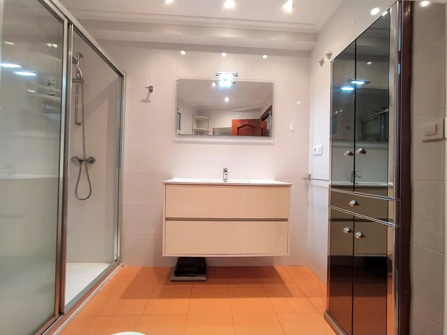 Badezimmer von Wohnung zum Verkauf in Vigo  mit Heizung, Parkett und Möbliert