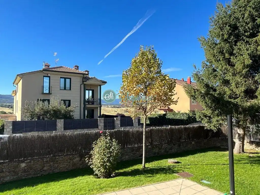 Vista exterior de Casa o xalet de lloguer en Palazuelos de Eresma amb Calefacció, Terrassa i Moblat