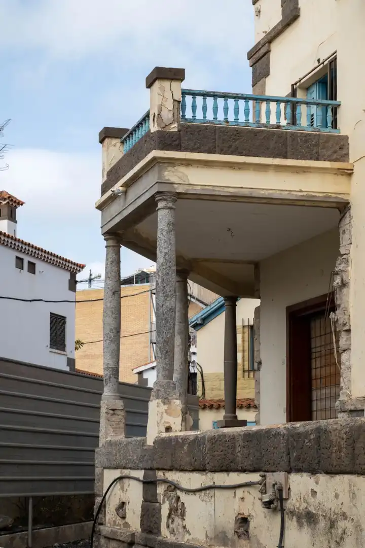 Vista exterior de Casa o xalet en venda en Las Palmas de Gran Canaria amb Terrassa, Piscina i Balcó