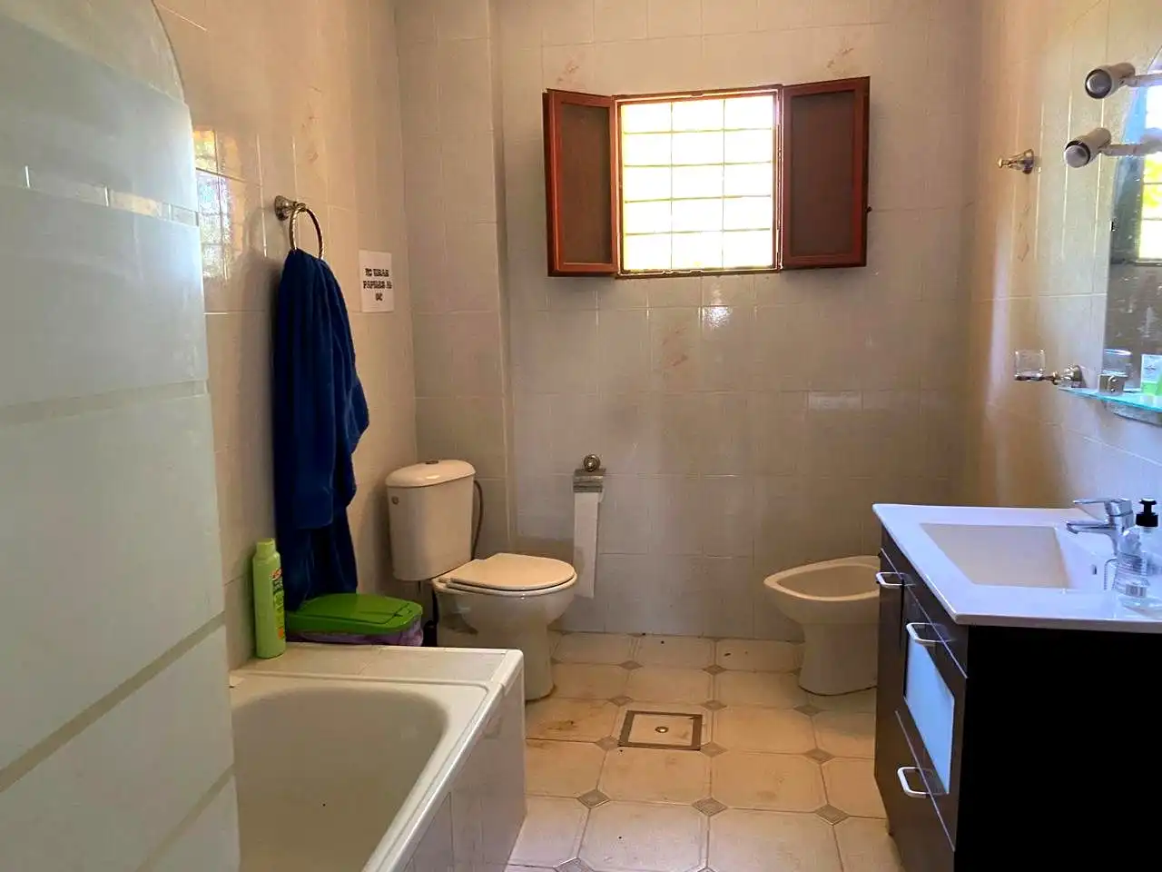 Bany de Casa o xalet en venda en Alcalá de Guadaira amb Jardí privat, Terrassa i Piscina