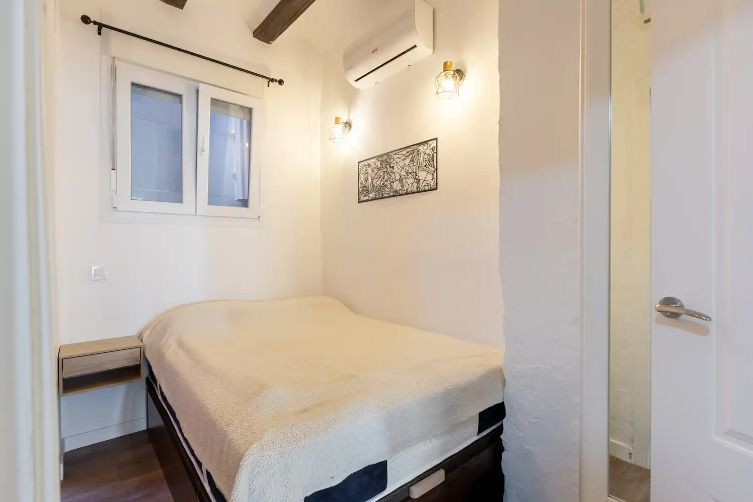 Schlafzimmer von Wohnung zur Miete in Valencia mit Klimaanlage, Heizung und Parkett