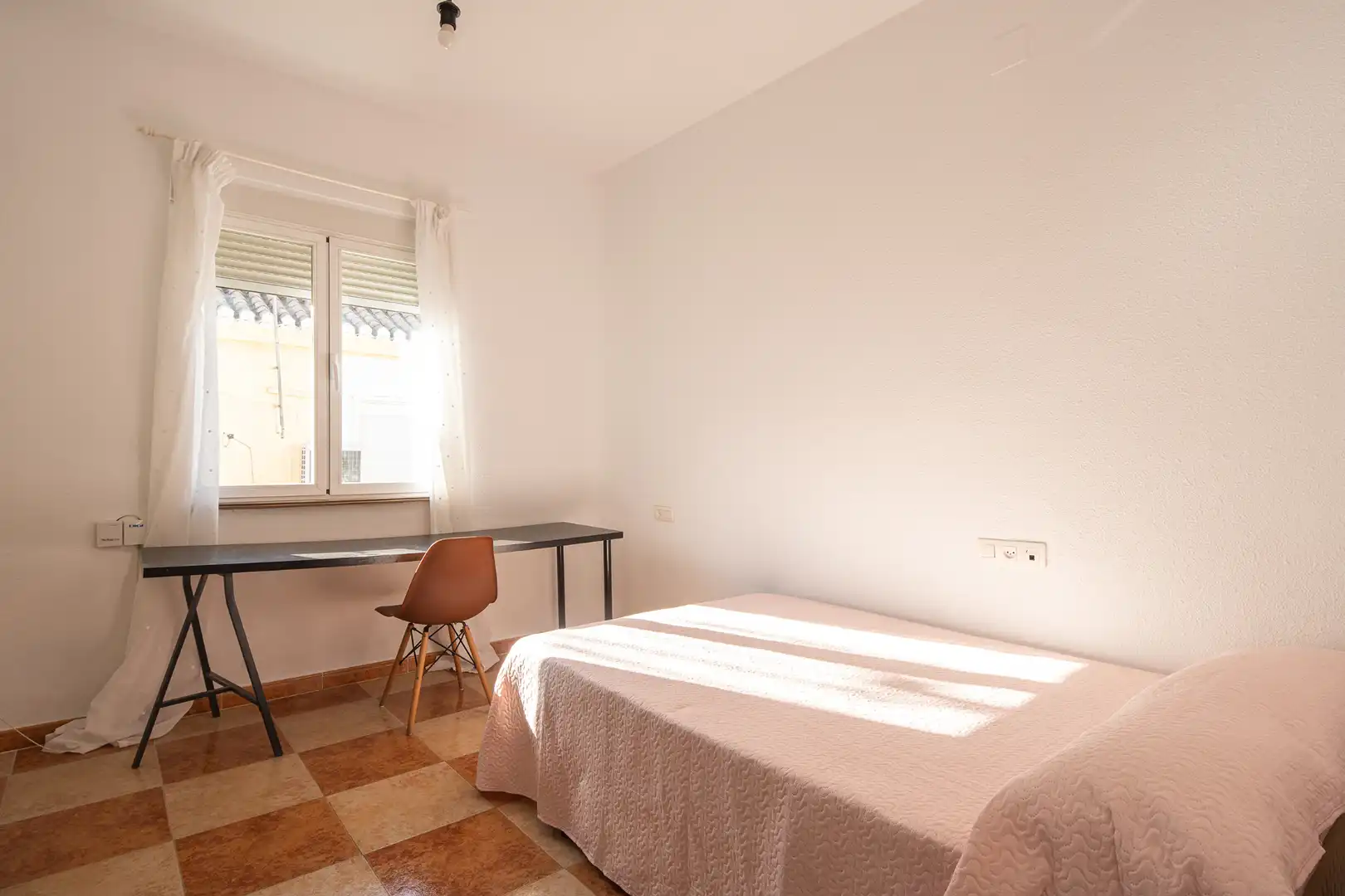Schlafzimmer von Wohnung zum Verkauf in Granada mit Parkett, Möbliert und Ofen