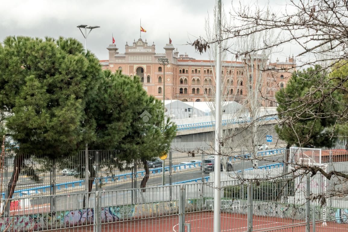 Vista exterior de Piso en venta en  Madrid Capital con Balcón