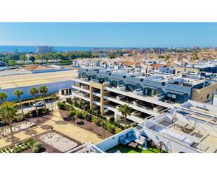 Vista exterior de Àtic en venda en Orihuela amb Aire condicionat, Calefacció i Terrassa