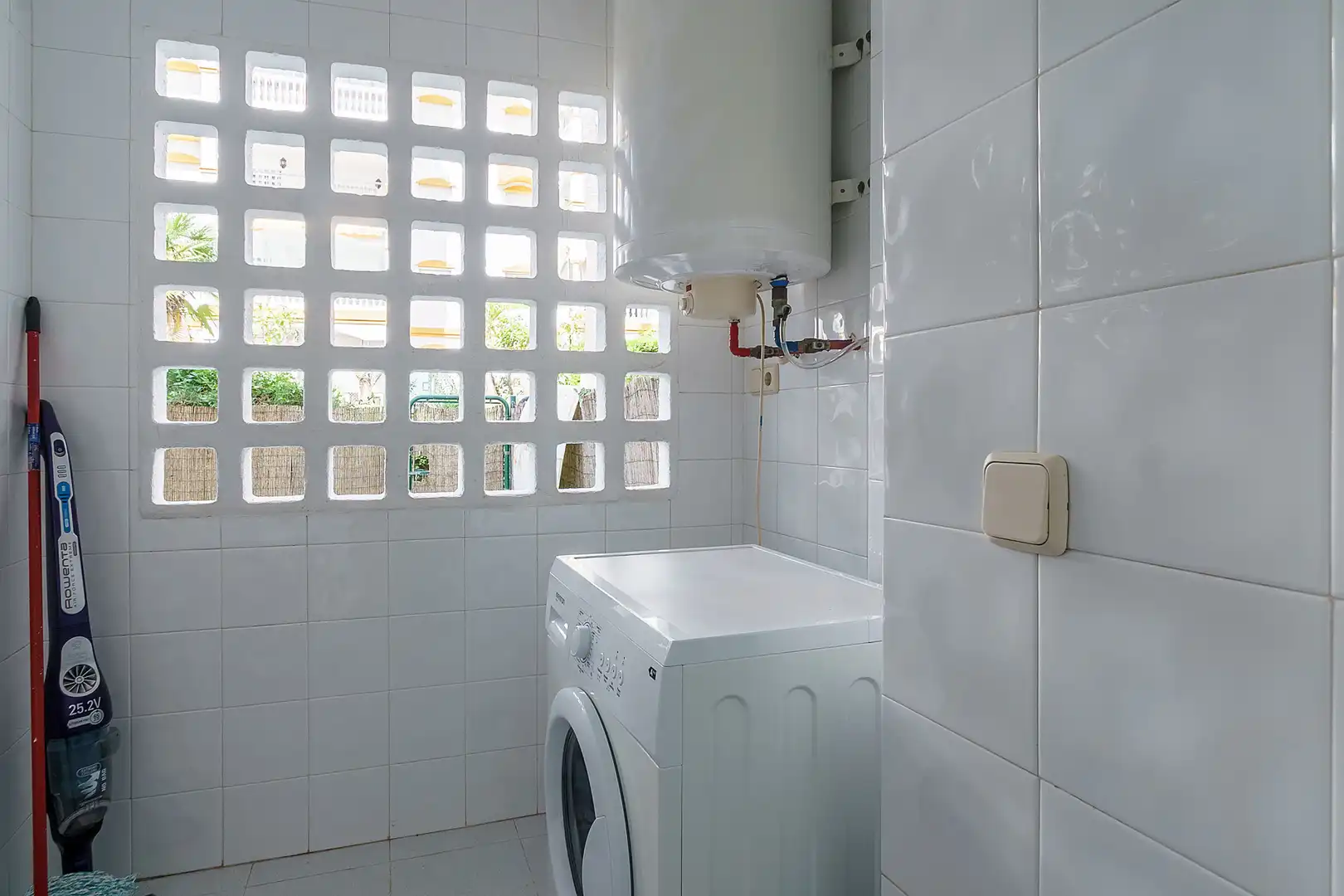 Bany de Planta baixa de lloguer en Marbella amb Terrassa, Piscina i Piscina comunitària
