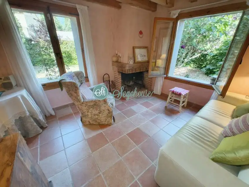 Sala de estar de Casa o chalet en venta en Escobar de Polendos con Calefacción y Trastero