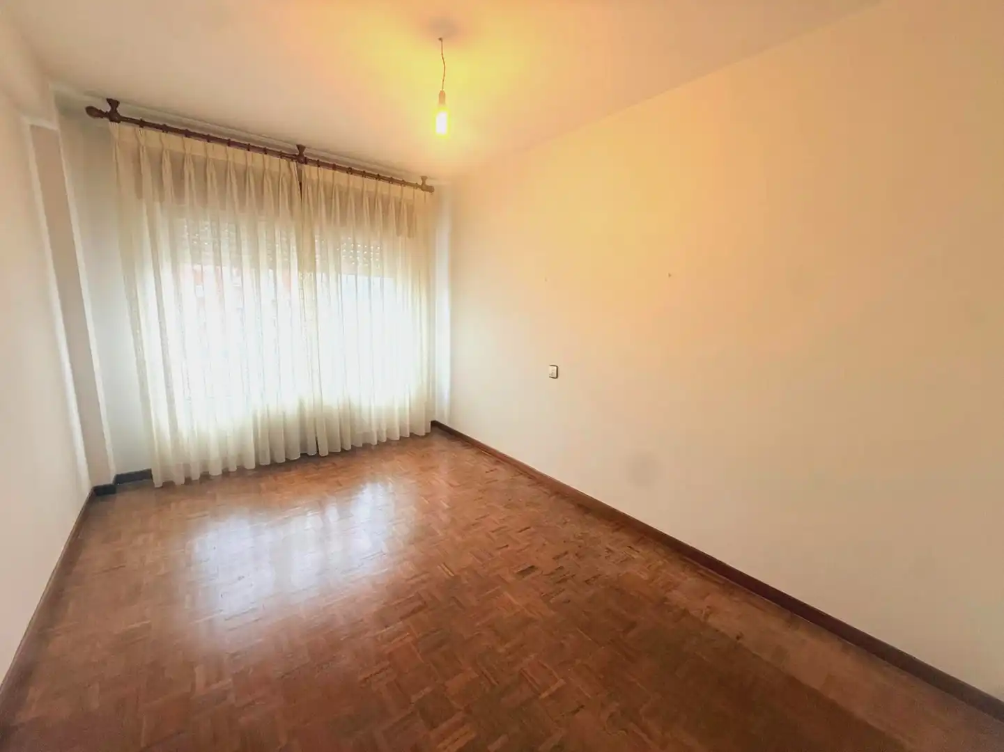 Habitación de Piso en venta en Avilés con Calefacción, Parquet y Terraza