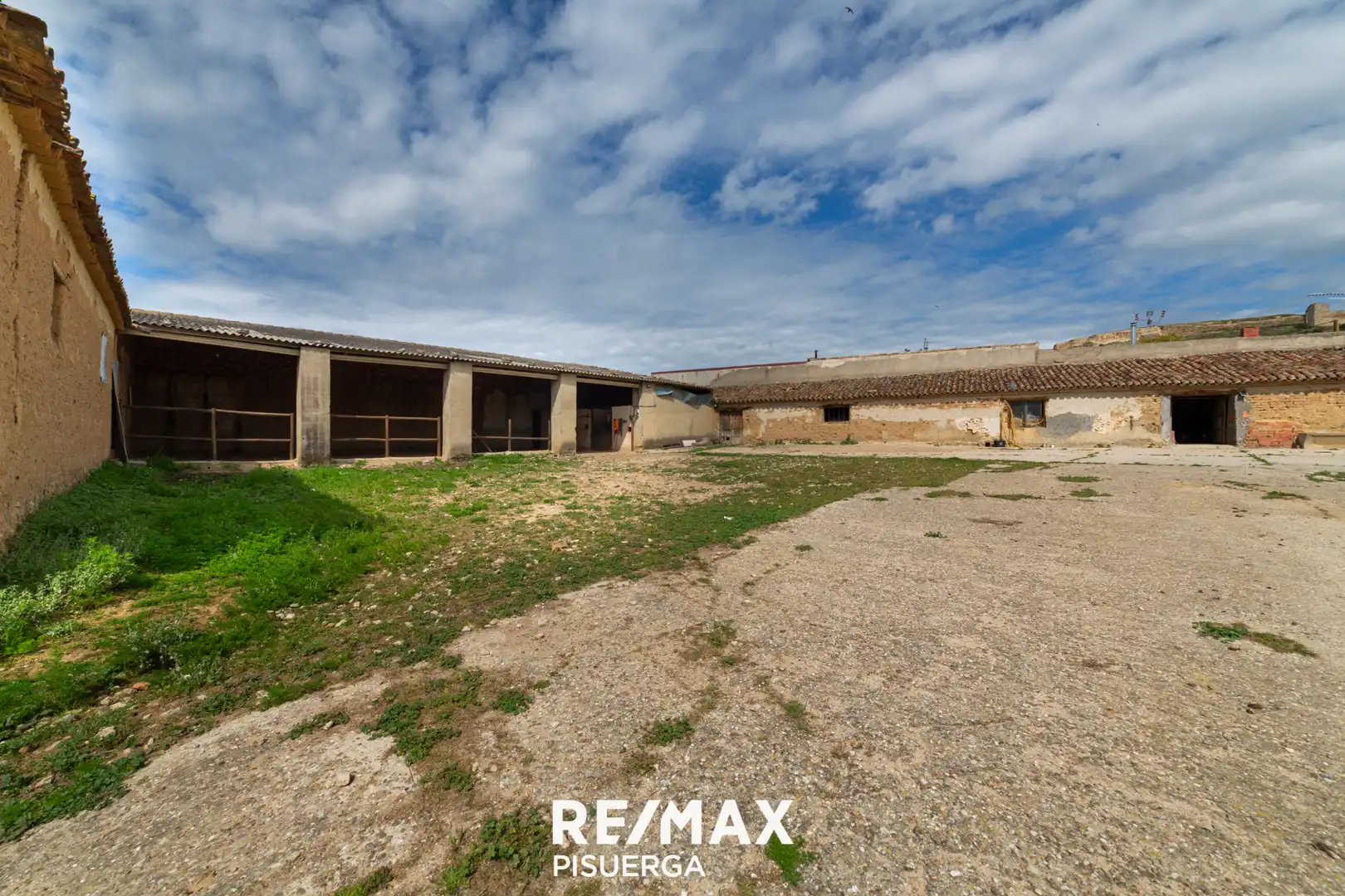 Houses for sale in Tordehumos  with Private garden, Terrace and Storage room