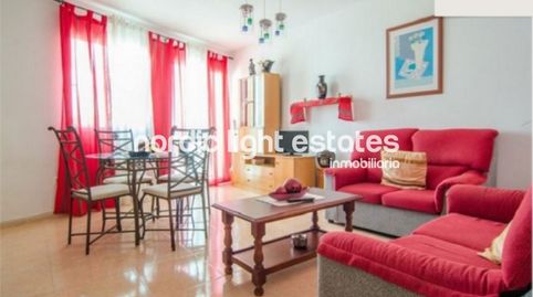 Foto 2 de Piso de alquiler en Avda Pescia - Ctra de Frigiliana, Nerja