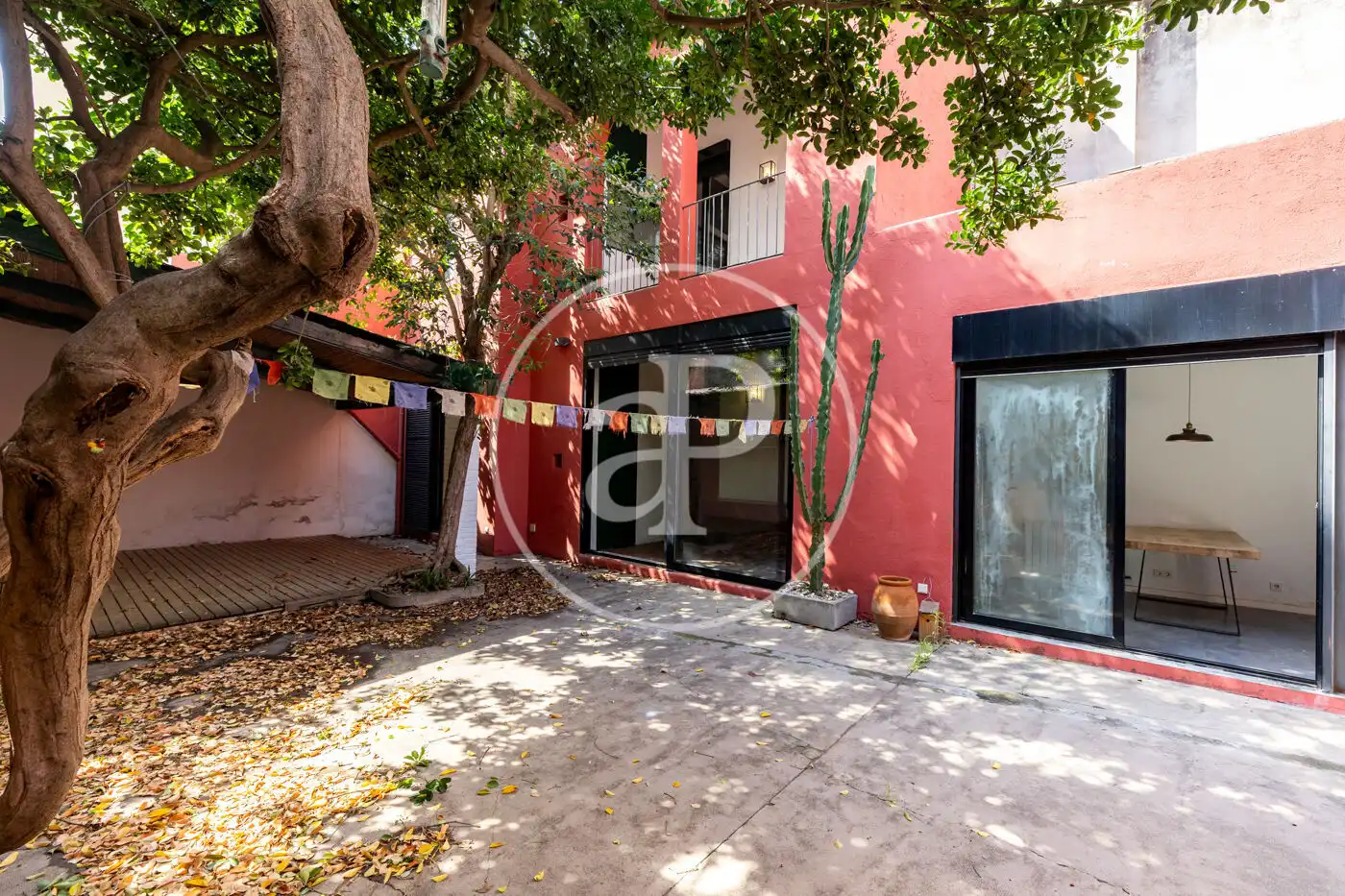 Vista exterior de Casa adosada en venta en Barcelona con Calefacción, Jardín privado y Terraza