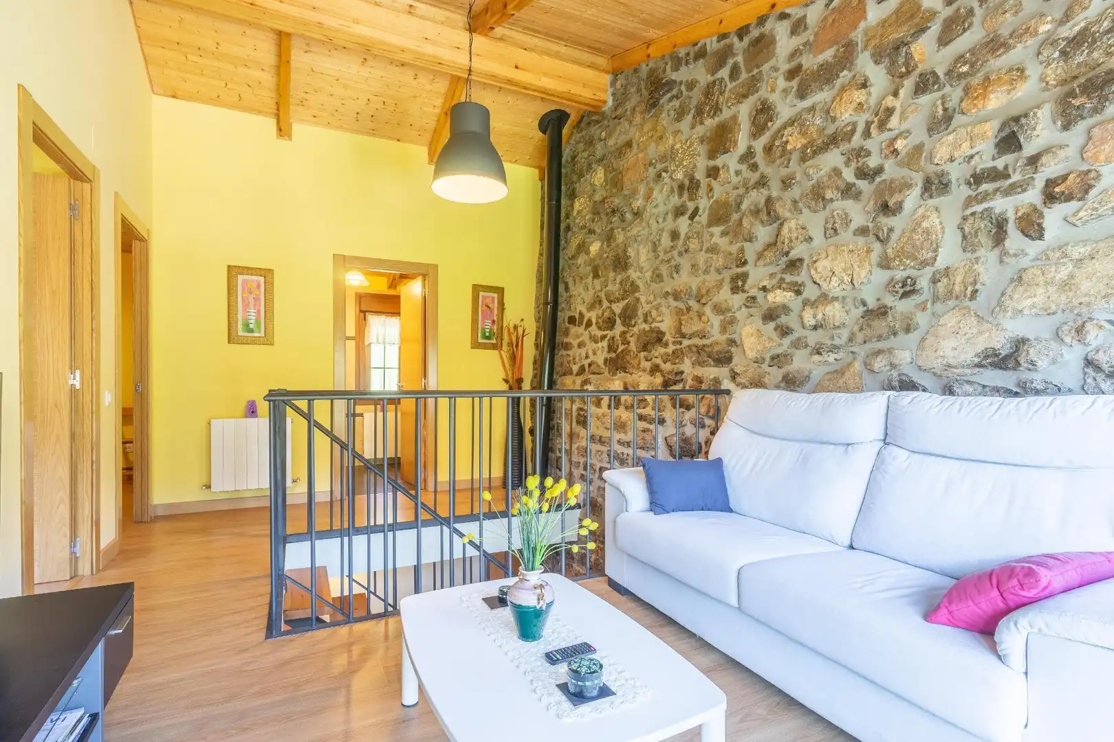 Sala d'estar de Casa o xalet en venda en Ribera de Arriba amb Calefacció, Jardí privat i Terrassa