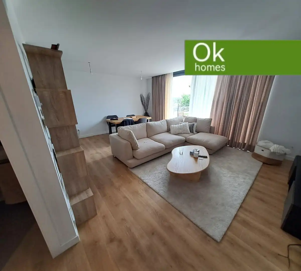Sala de estar de Casa adosada en venta en Oleiros con Calefacción, Parquet y Terraza