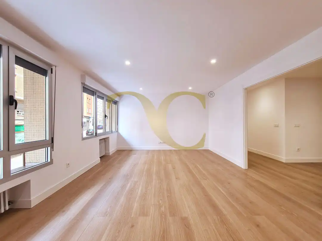 Flat with lift for sale in Viaducto del Ingeniero Marquina, imagen 2