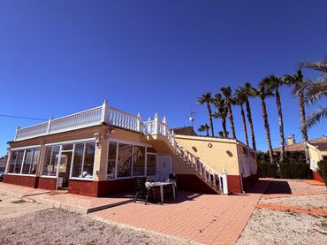 Casa amb balcó en venda a Crevillent