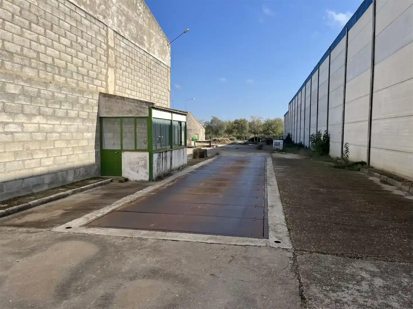 Aparcament de Nau industrial en venda en Herrera