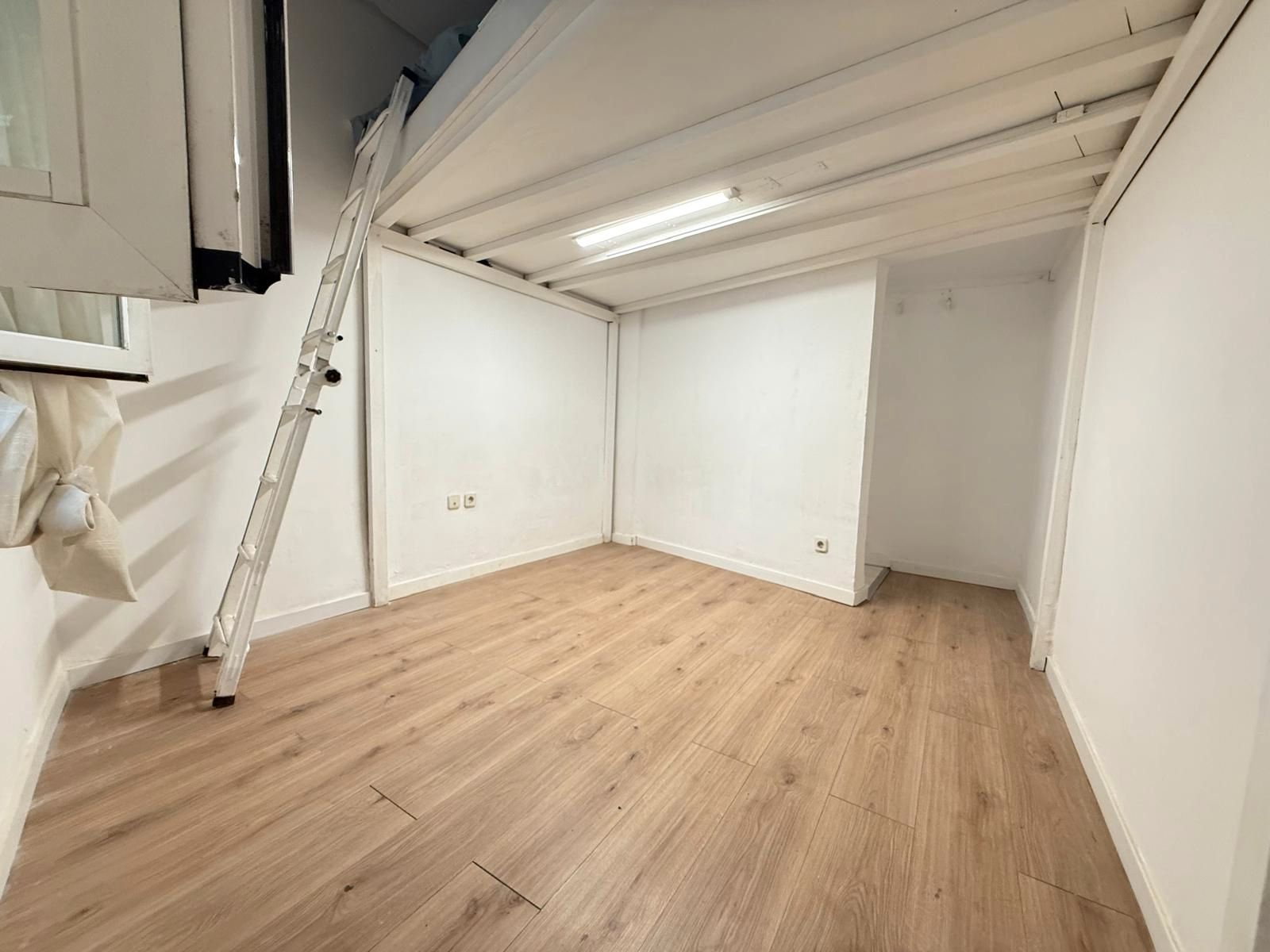 Flat for sale in  Madrid Capital  with Washing machine